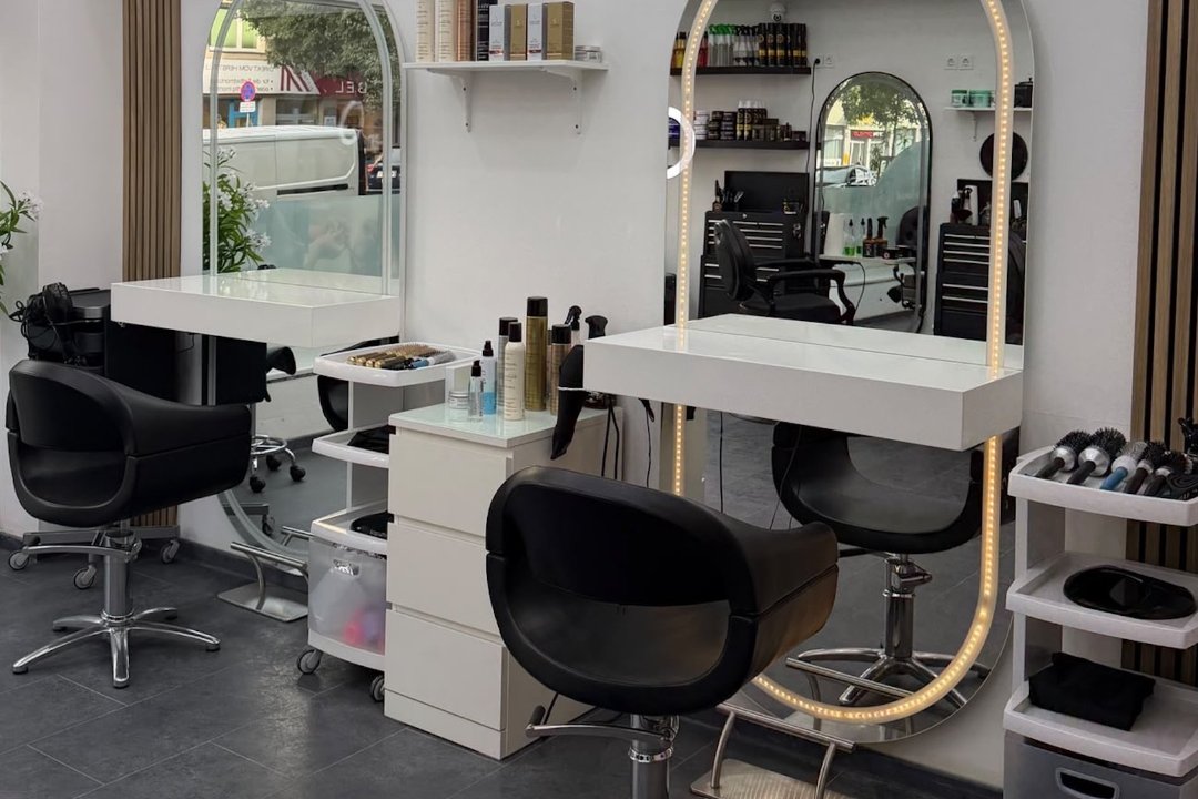 Bella Hairstyle, 21. Bezirk, Wien