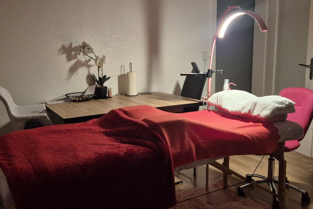 Nellashes_Studio, Canton de Neuchâtel