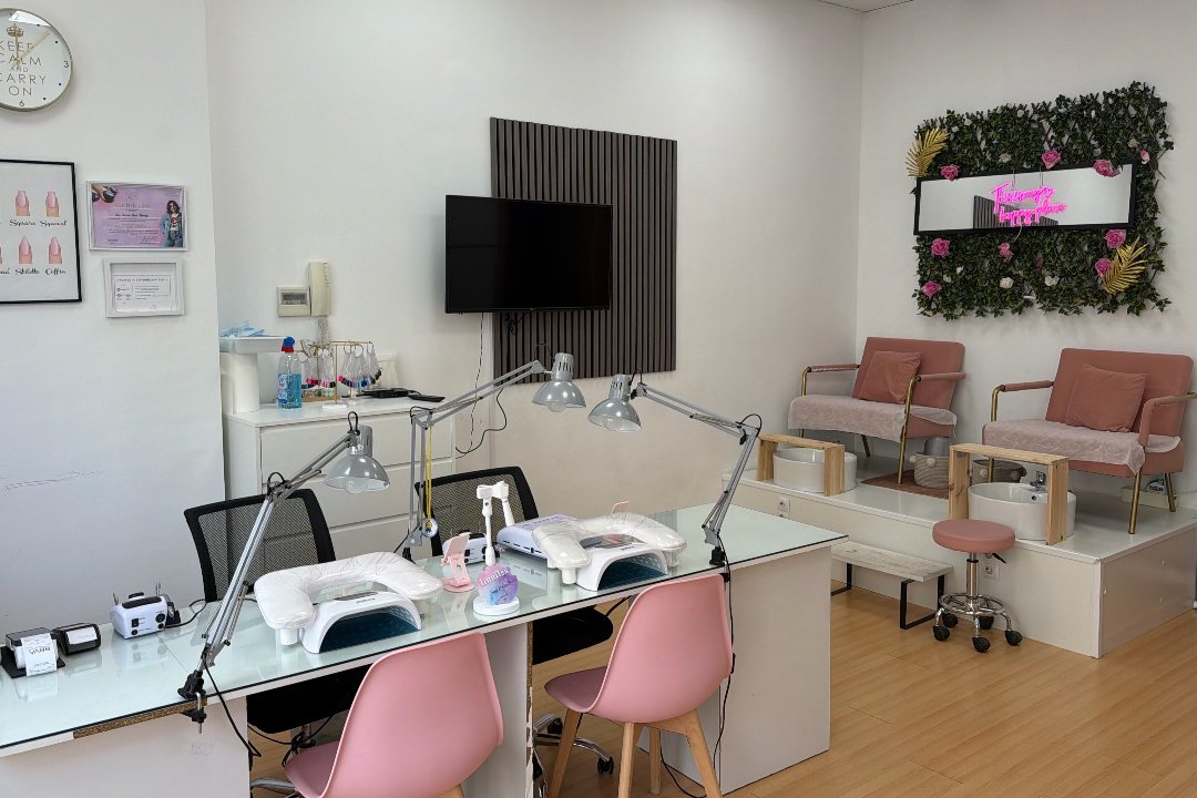 Linailsspa uñas, peluquería & stety, Milagrosa, Pamplona
