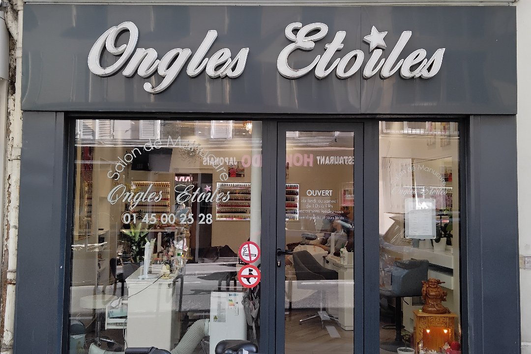 Ongles étoiles, Avenue des Champs-Elysées, Paris