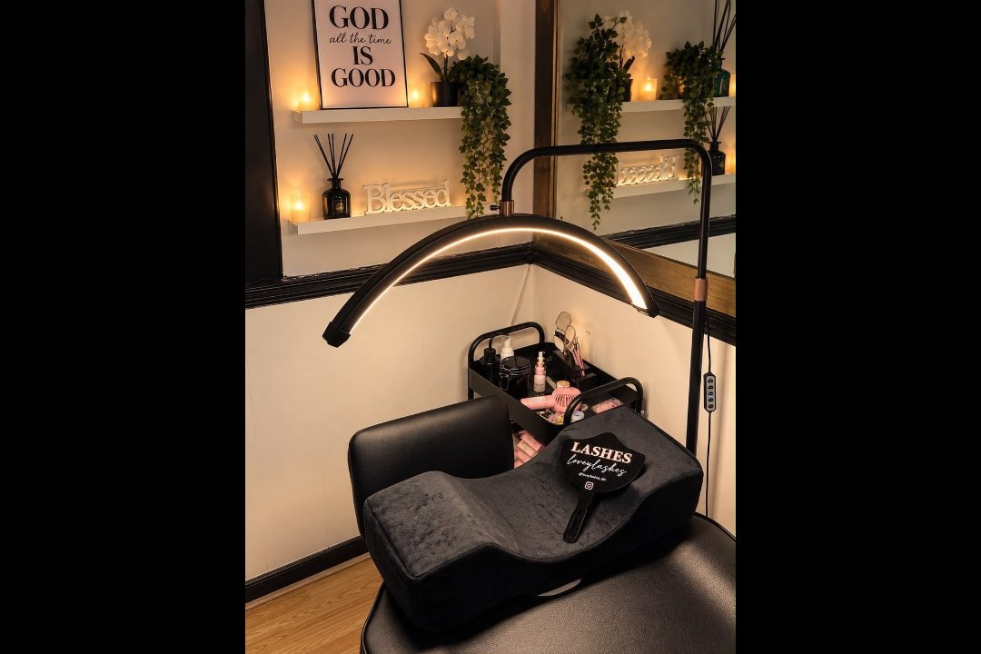 Loveylashes, Oval, London
