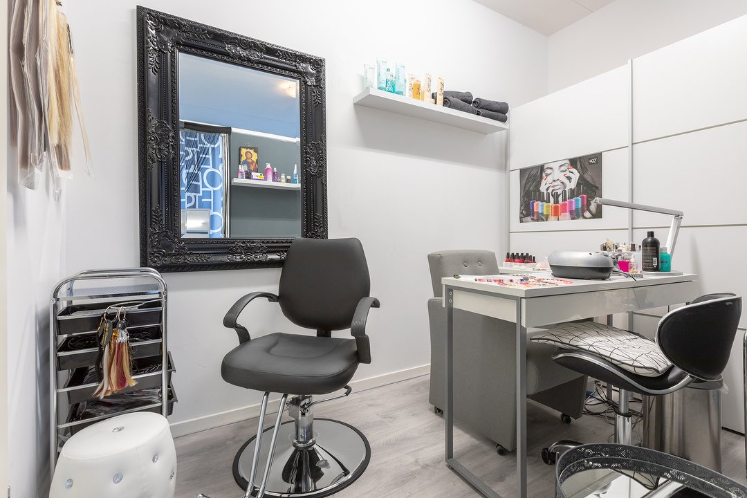 Des hairextensions en nails, Langedijk, Noord-Holland