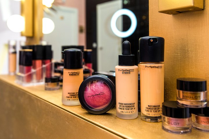 Deja Vu Hair & Make Up - Onglerie Embajadores - Photo de galerie - OneBooking