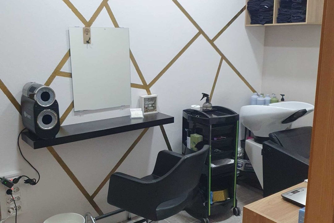 Carolay Beauty Salon, Vecindario