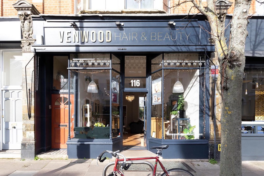 Aluna nail studio Richmond, Richmond Station, London