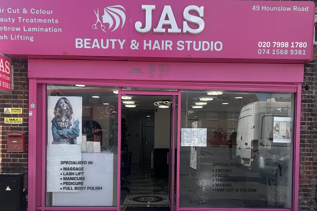  Dovile Z Nail Technician, Hanworth Park, London