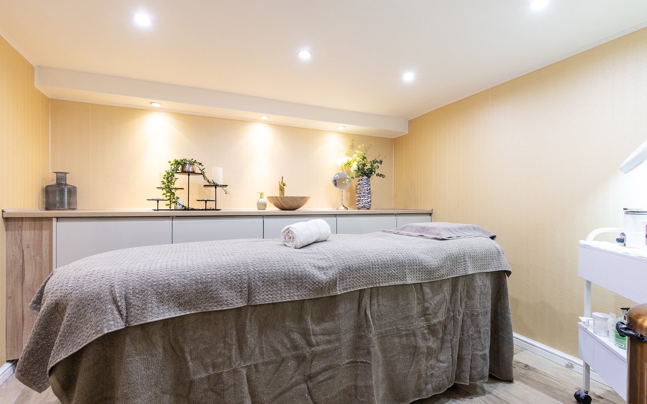 Nail treatments at nail salons and nail bars in Clapham Common, London