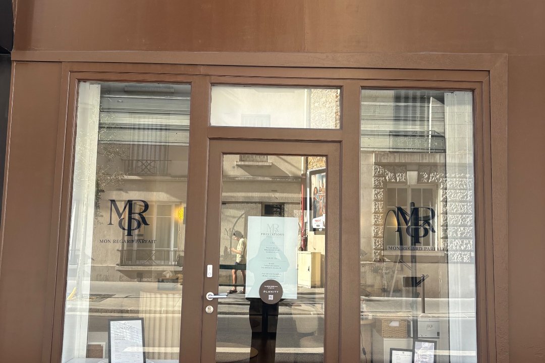 Laura Phocas - Nail Art, Rue de Vaugirard, Paris
