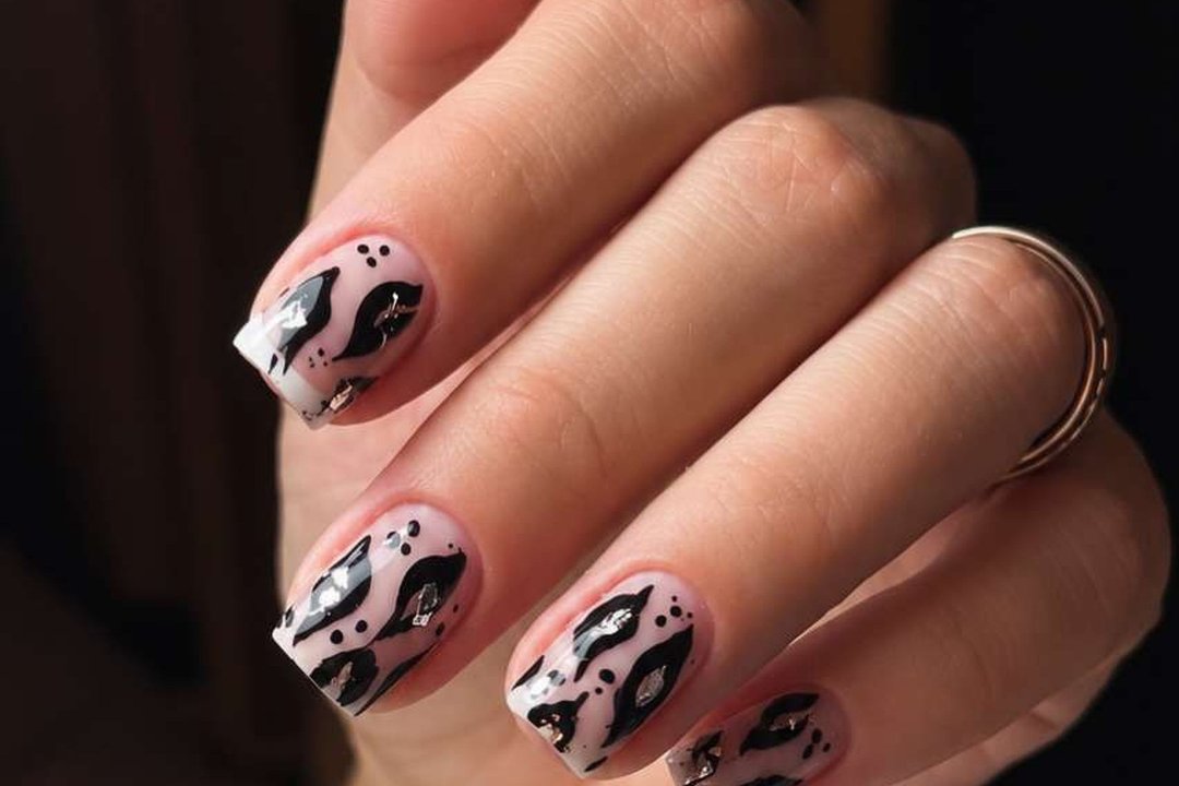 Viktoriya Nails, Uster