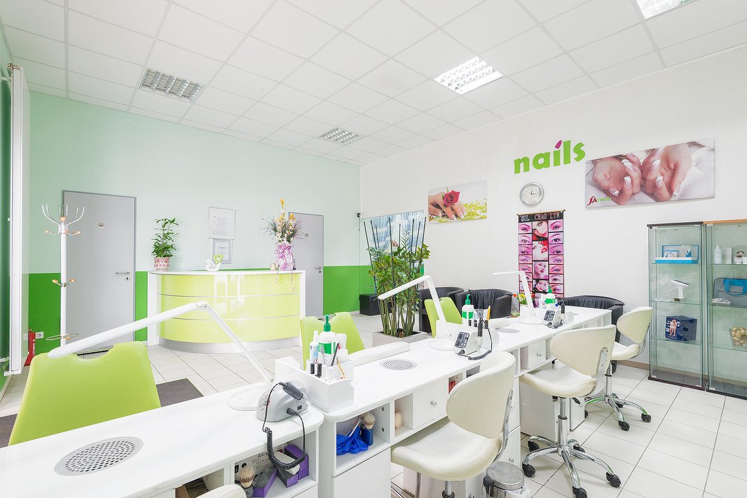 New York Nails Am Helene Weigel Platz Nagelstudio In Marzahn Berlin Treatwell