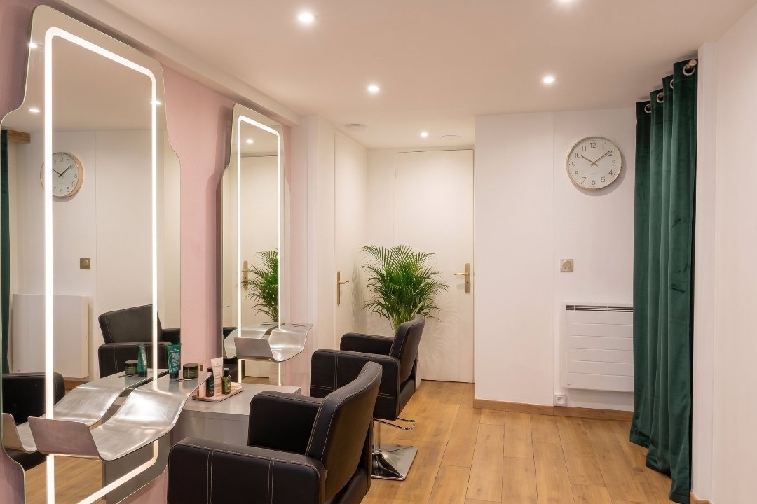 SUN COLOR'S HAIR SALON, Saxe Roosevelt, Lyon