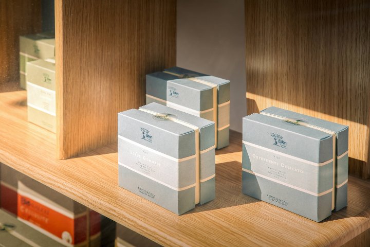 Nuova Essenza - Milano - Onglerie Angolo farmacia, accanto alla gelatiera Icedream. - Photo de galerie - OneBooking
