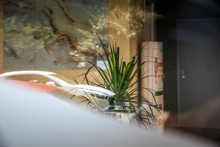 Nuova Essenza - Milano - Onglerie Angolo farmacia, accanto alla gelatiera Icedream. - Photo de galerie - OneBooking