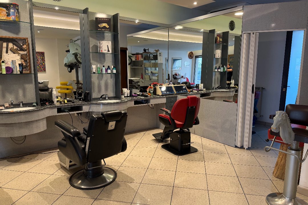 Omar & Paolo Barbershop, NOSan Vittore Olona, Lombardia