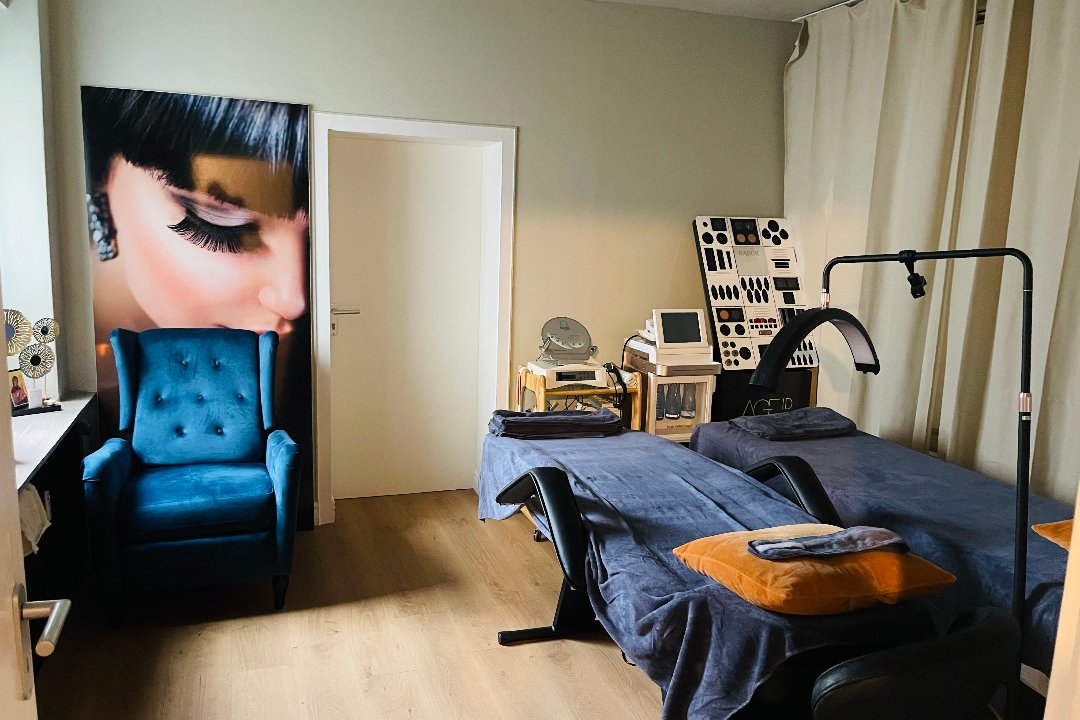 Nora Beauty Koeln, Stadtwald, Köln