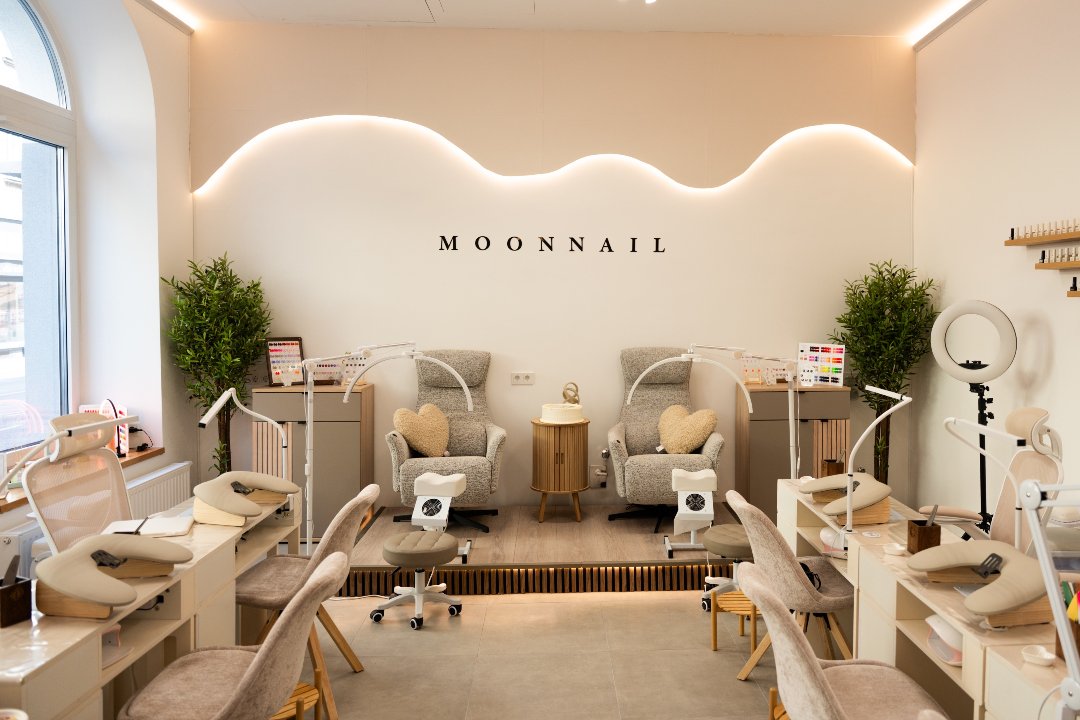 Moonnail 2, Burggasse - Stadthalle, Wien