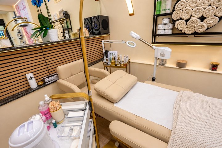 Skin & Silk Beauty Salon - Soin visage Hounslow - Photo de galerie - OneBooking