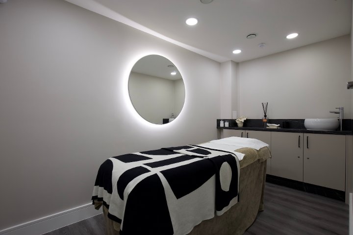 Urban Rose Beauty - Elephant Park - Onglerie London - Photo de galerie - OneBooking