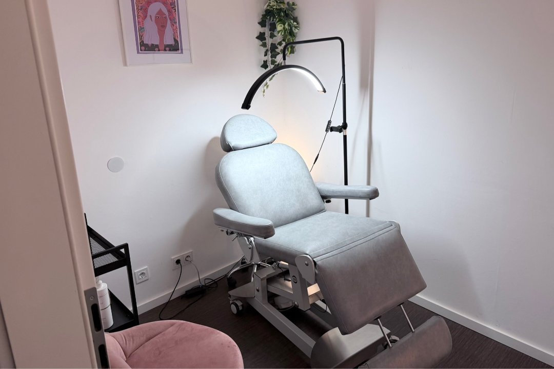Elina Brows, Carlstadt, Düsseldorf