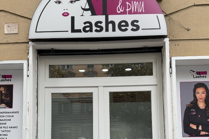 At lashes