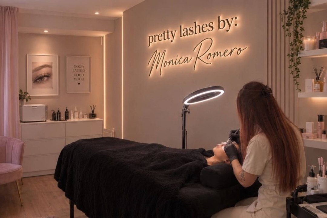 Pretty Lashes by: Monica Romero✨, Manilva