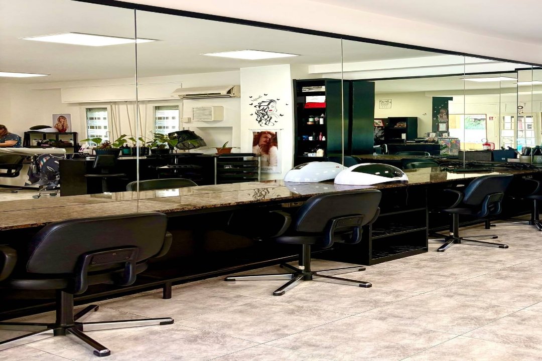 Sanna Beautysalon, Genneruxi, Cagliari