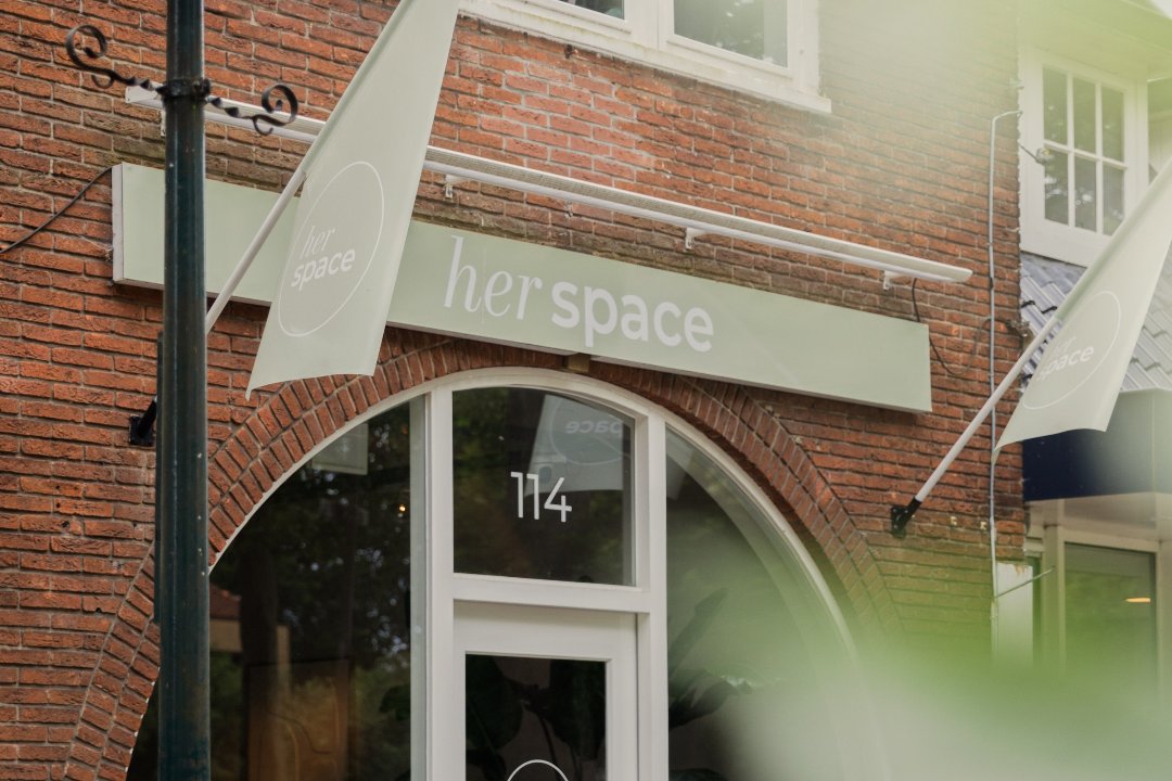 Her Space, Huizerweg, Noord-Holland