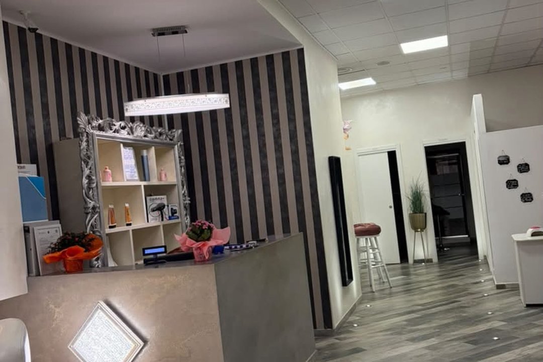 Spazio AD premier Eatetica avanzata/parrucchiere, Via Quintilio Varo, Roma