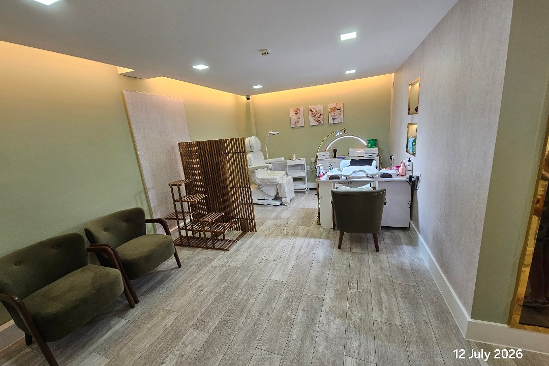 Manimood Beauty Salon, Cranford, London