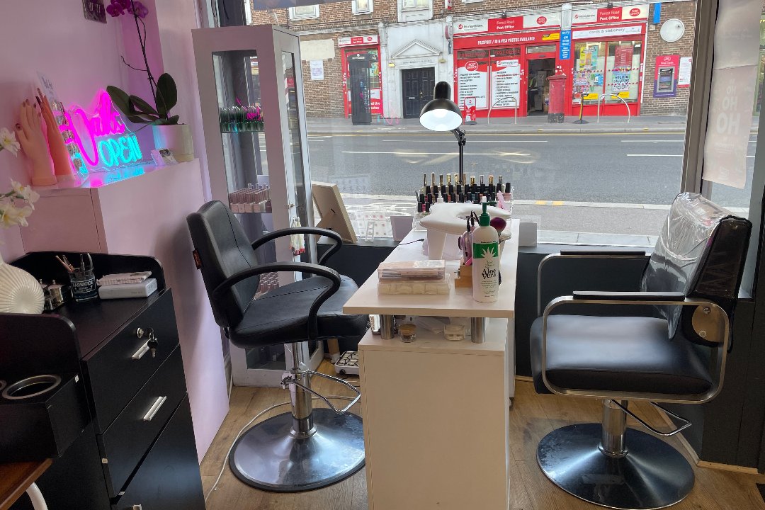Luna Nails Bar, Walthamstow Village, London