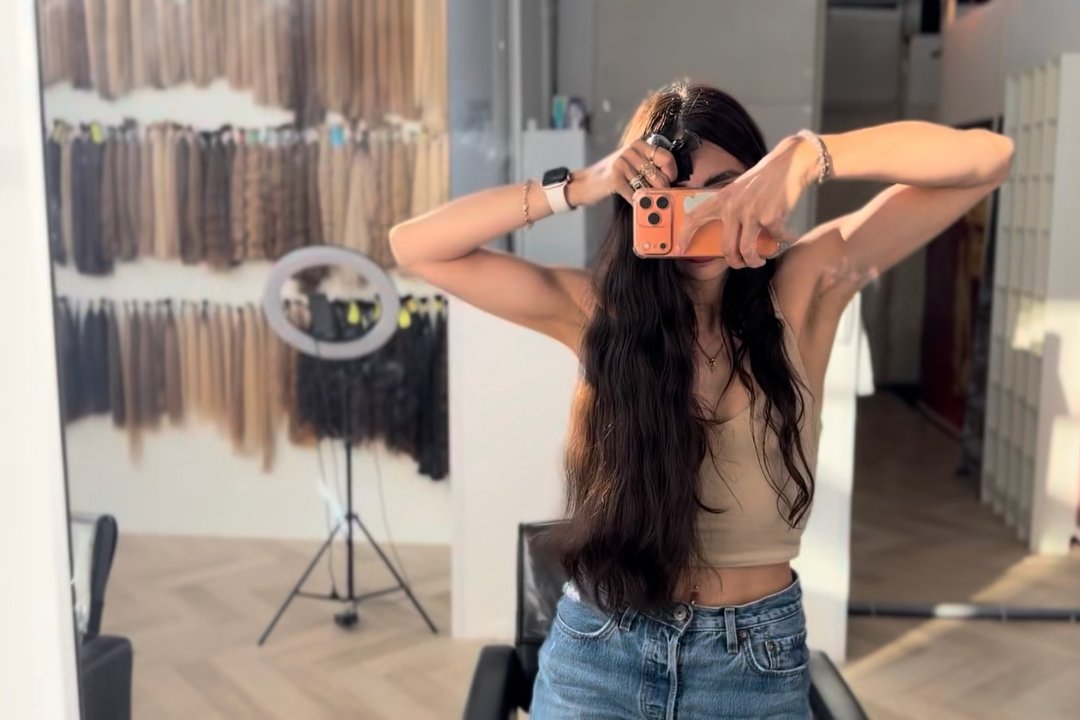 Russische hairextensions ( K-tip methode ), Bijenkorf, Amsterdam