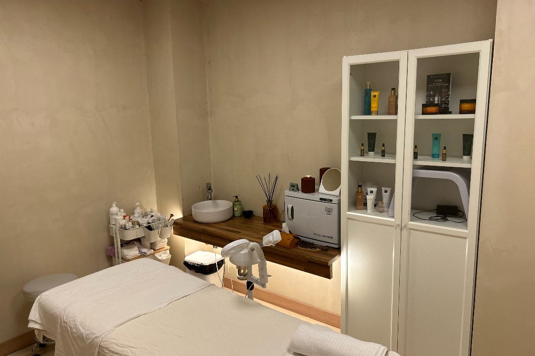 Clínica Estética Integral Doshas, La Gran Via, Valencia