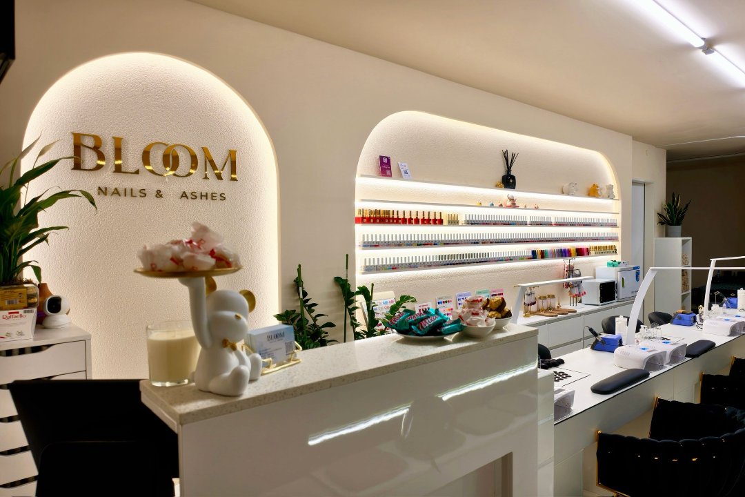 Bloom Nails & Beauty GmbH, Badenerstrasse, Zürich