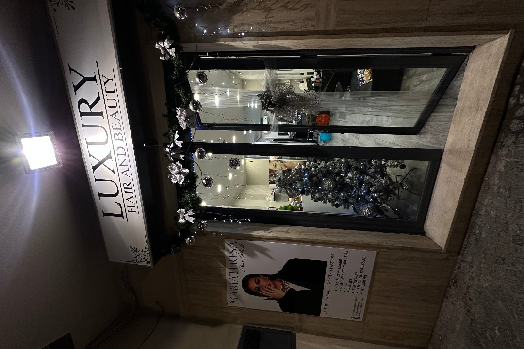 Luxury Hair and Beauty, Marano di Napoli, Campania