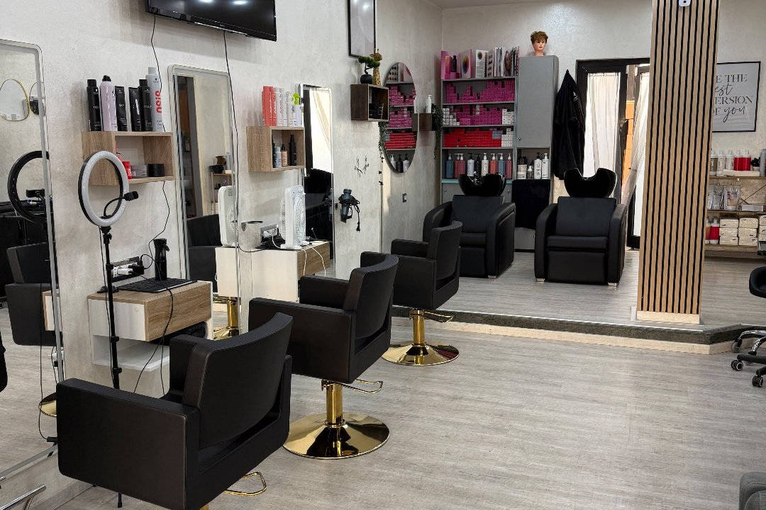 Elisahairlab c/o Nova Hair Studio, Tuvixeddu Tuvumannu, Cagliari