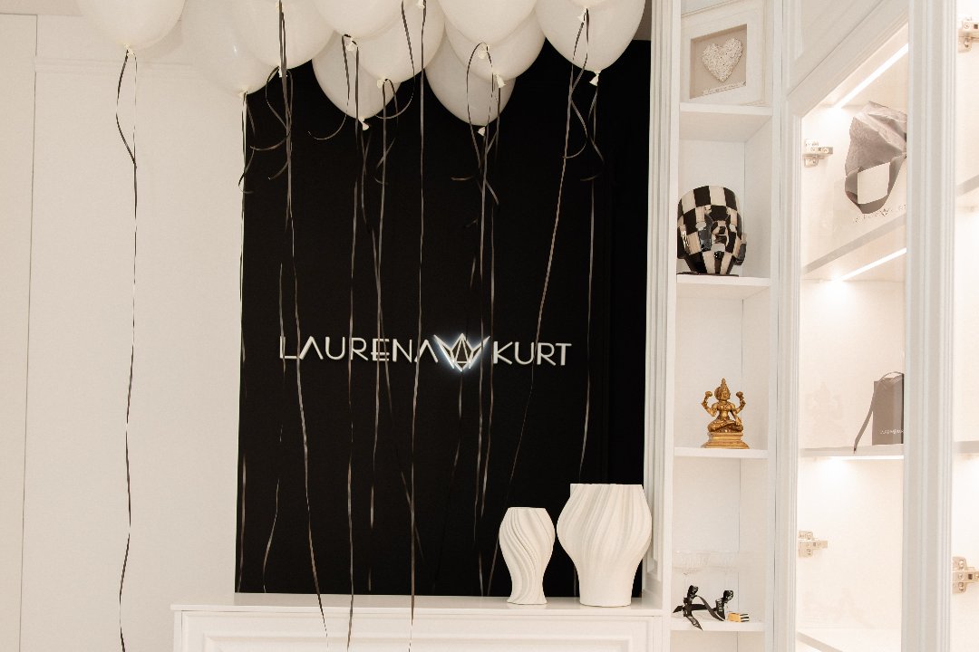LAURENA KURT STUDIO ACADEMY SHOP, Miesto centras, Šiauliai