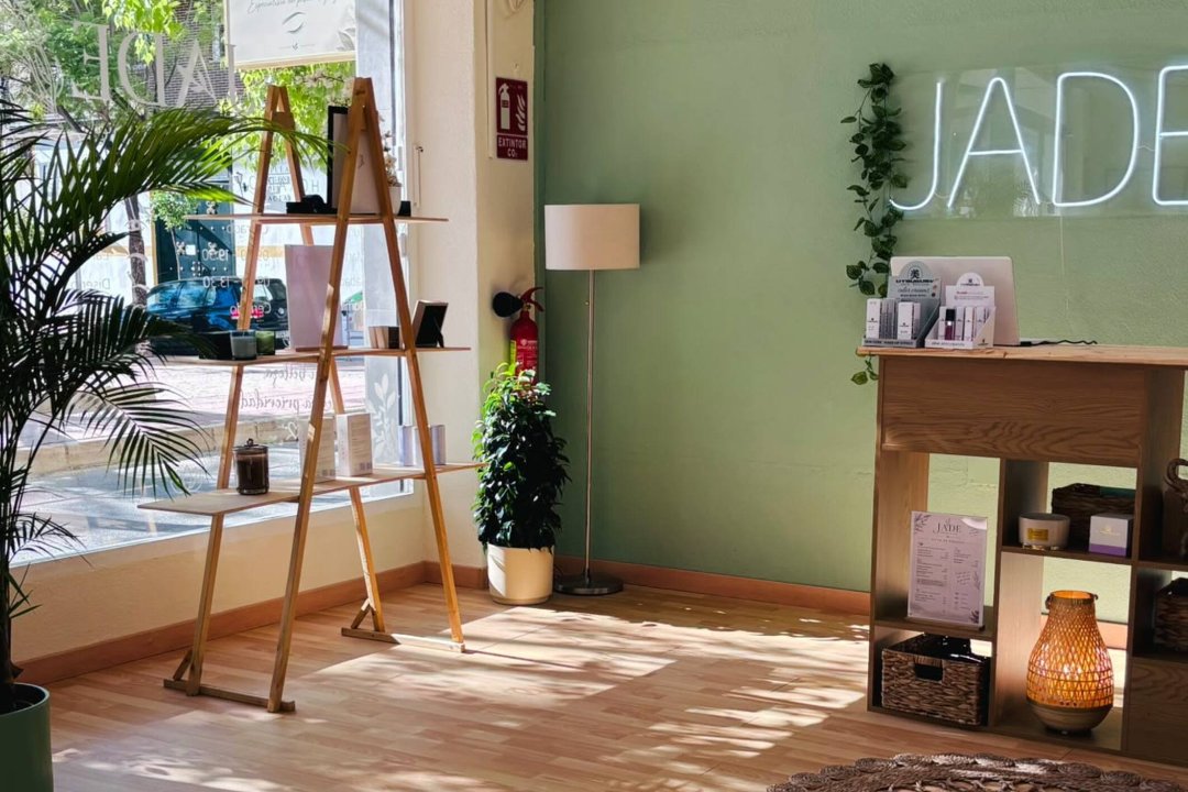 Jade Estudio de Belleza, Alcantarilla