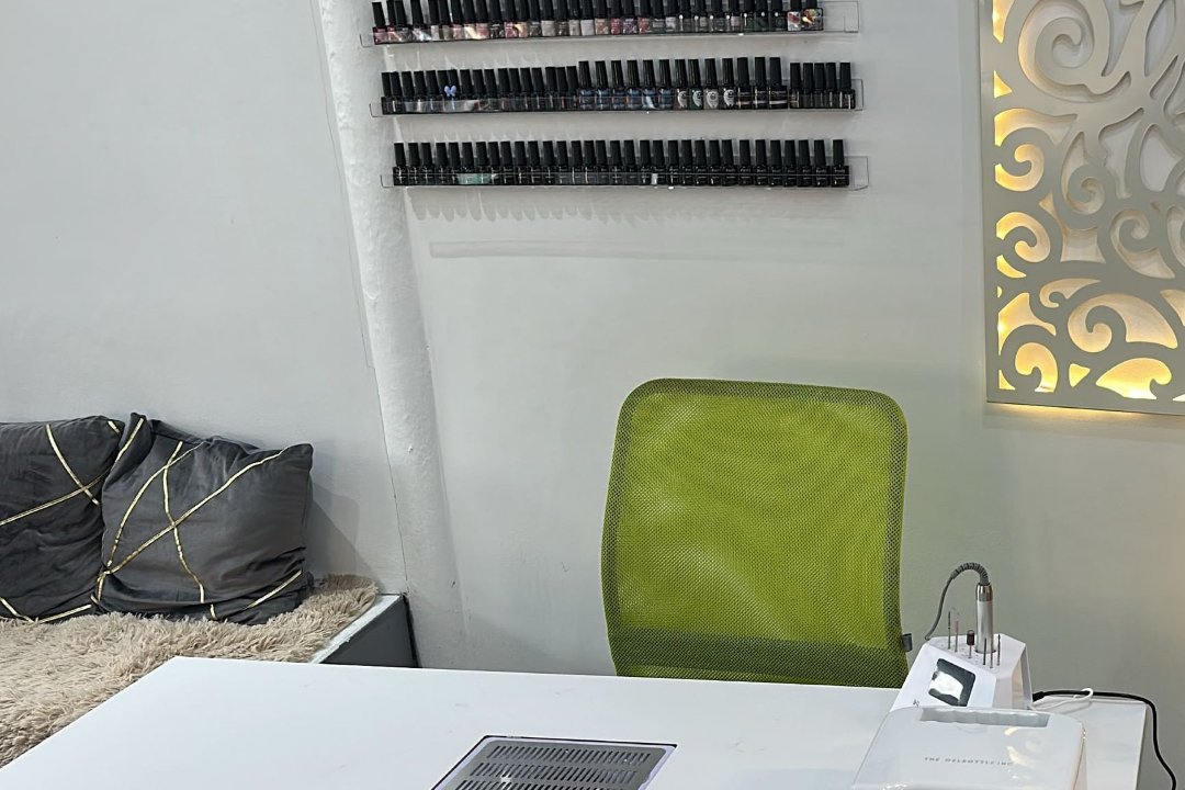 Kimi Nails, Netherlee, East Renfrewshire