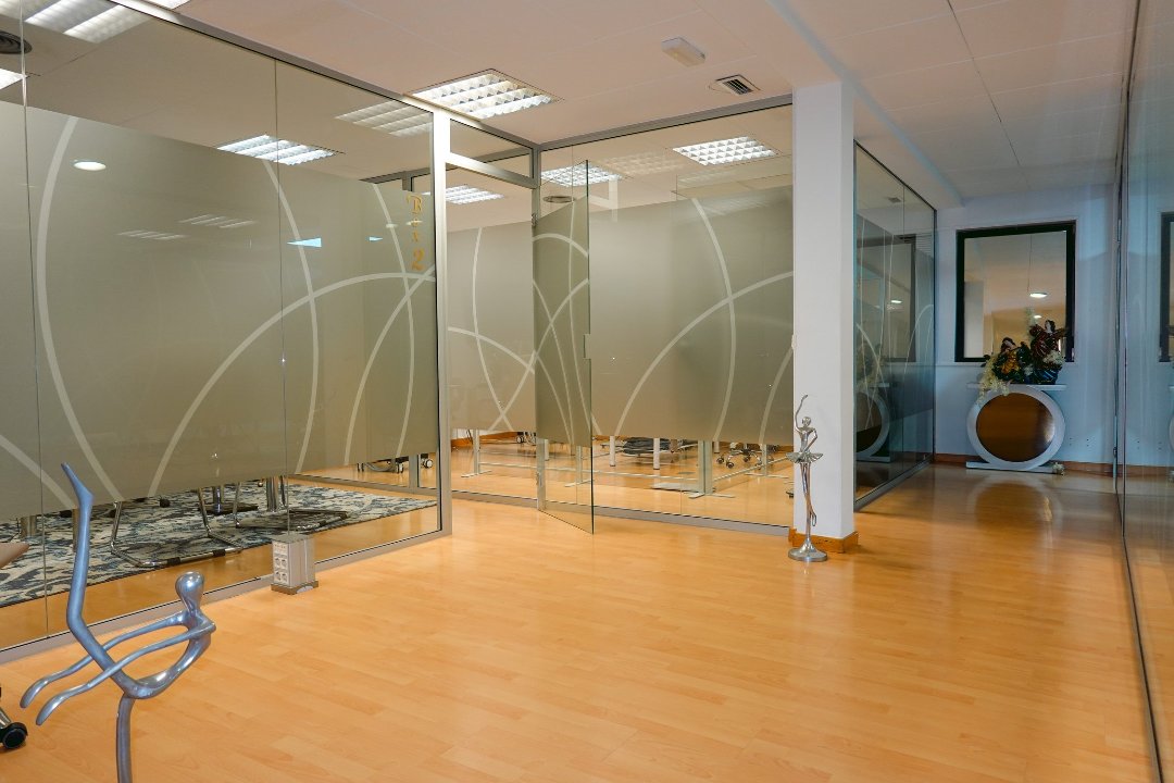 CEEC - Centro de especialista en estética, Plaça de Gal·la Placídia, Barcelona