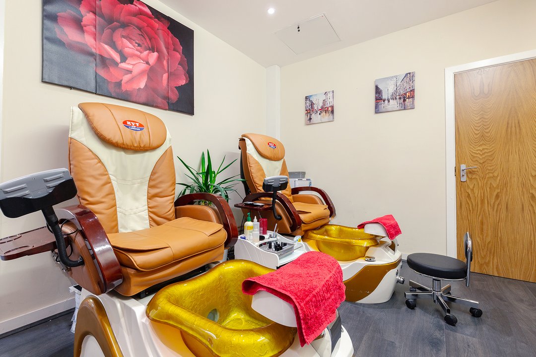 Tips & Toes, Manchester