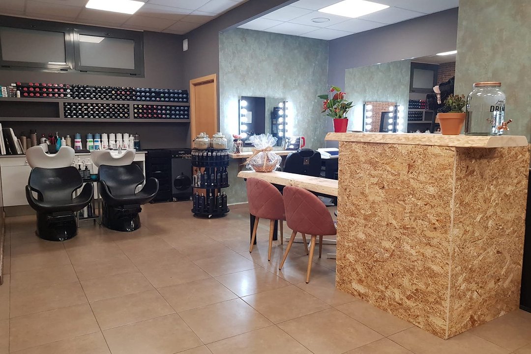 Laura Montenegro Hair Salon, Sector Berardo, Provincia de Barcelona