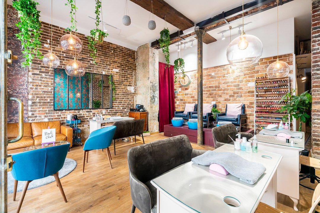 Nail Club, Mont des Arts