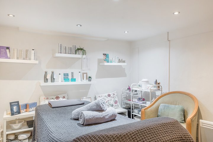 J Beauty Salon Treatment Room Beauty In Earlsfield London Treatwell