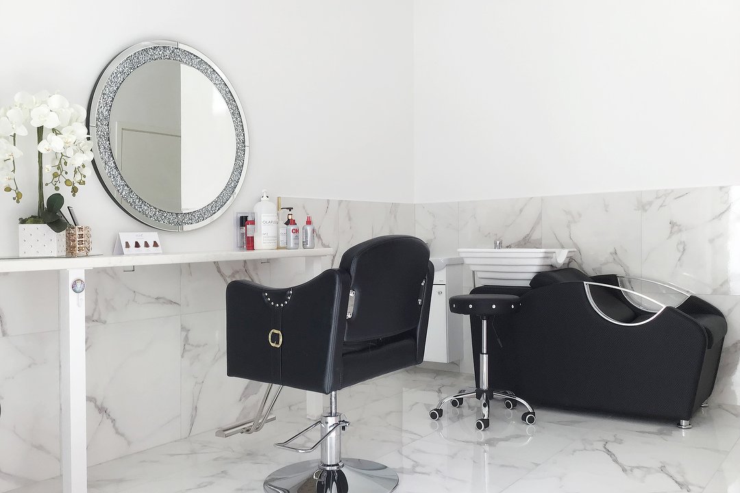 Pashaj beauty - Kirpimas karštomis žirklėmis, Šnipiškes, Vilnius