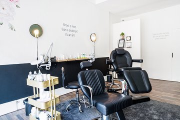 Brow & Beauty Bar