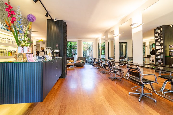 Nikoletta At Headquarters Hair Salon In Van Woustraat Amsterdam