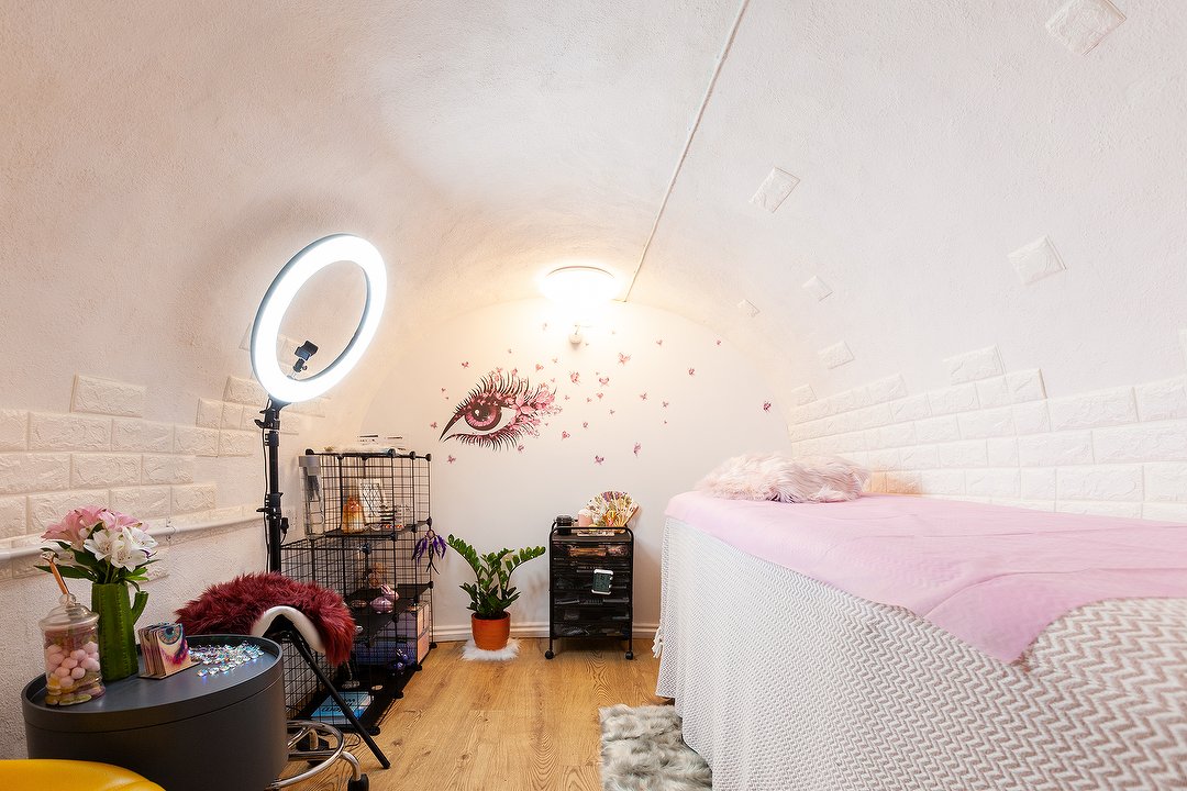 True Look, Notting Hill Gate, London