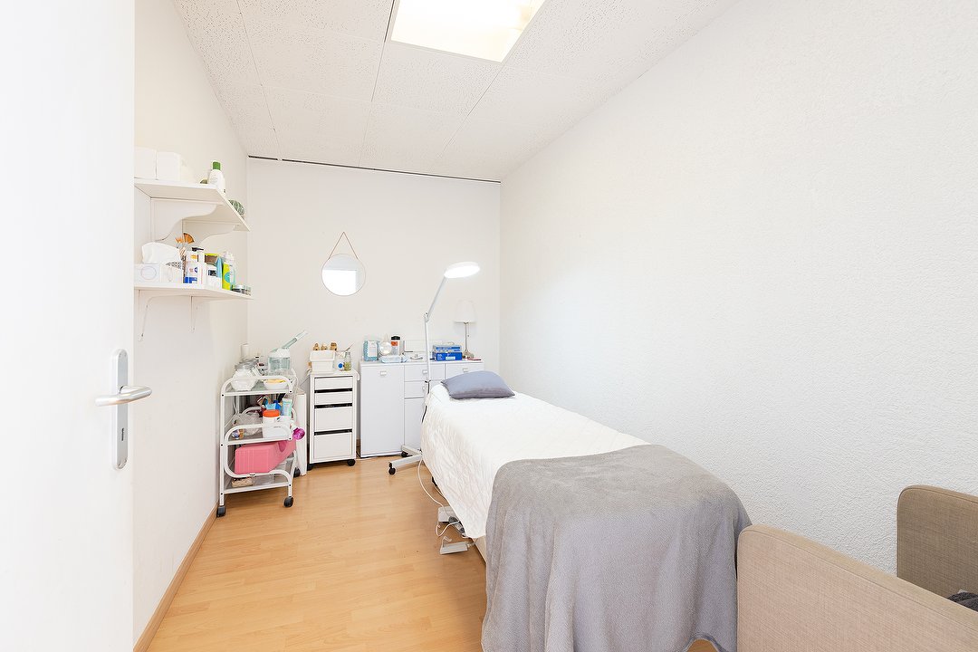 Elizabeth Nails, Badenerstrasse, Zürich