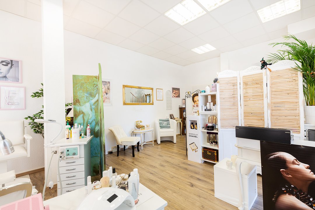 Nagelstudios Und Nageldesigner In Der Nahe Von Glienicke Nordbahn Berlin Und Umland Treatwell