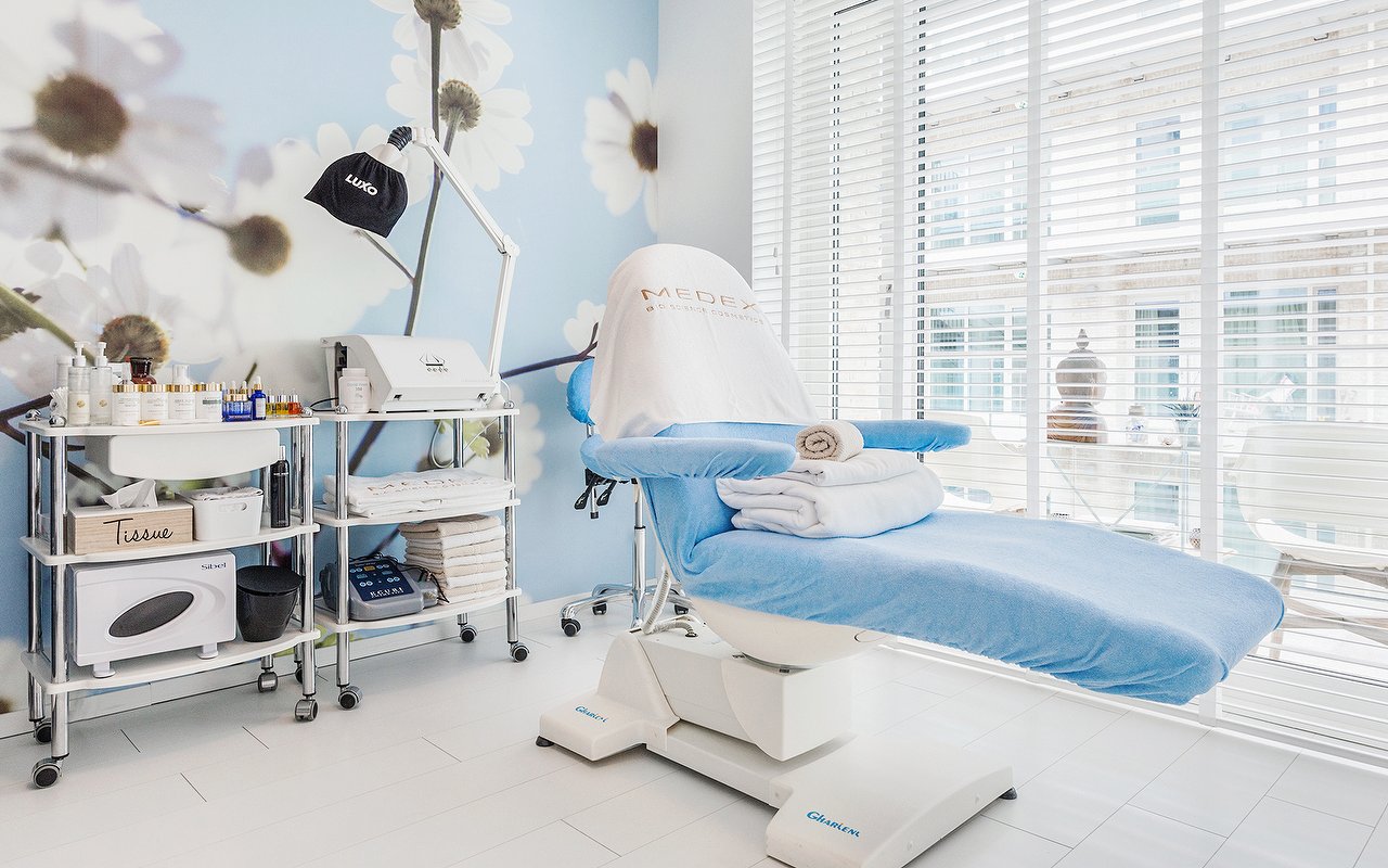 Interieur van Les Cils in Amsterdam
